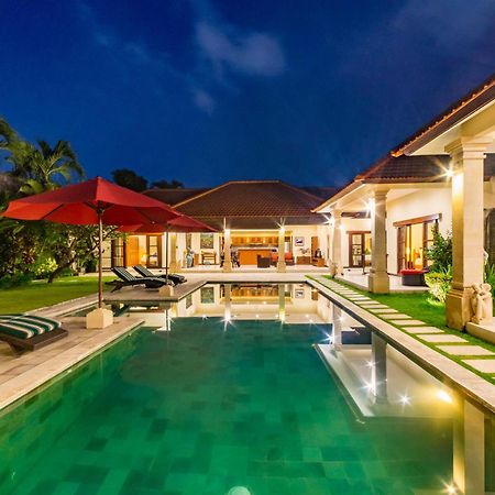 Villa Bugis Drupadi Seminyak Номер фото