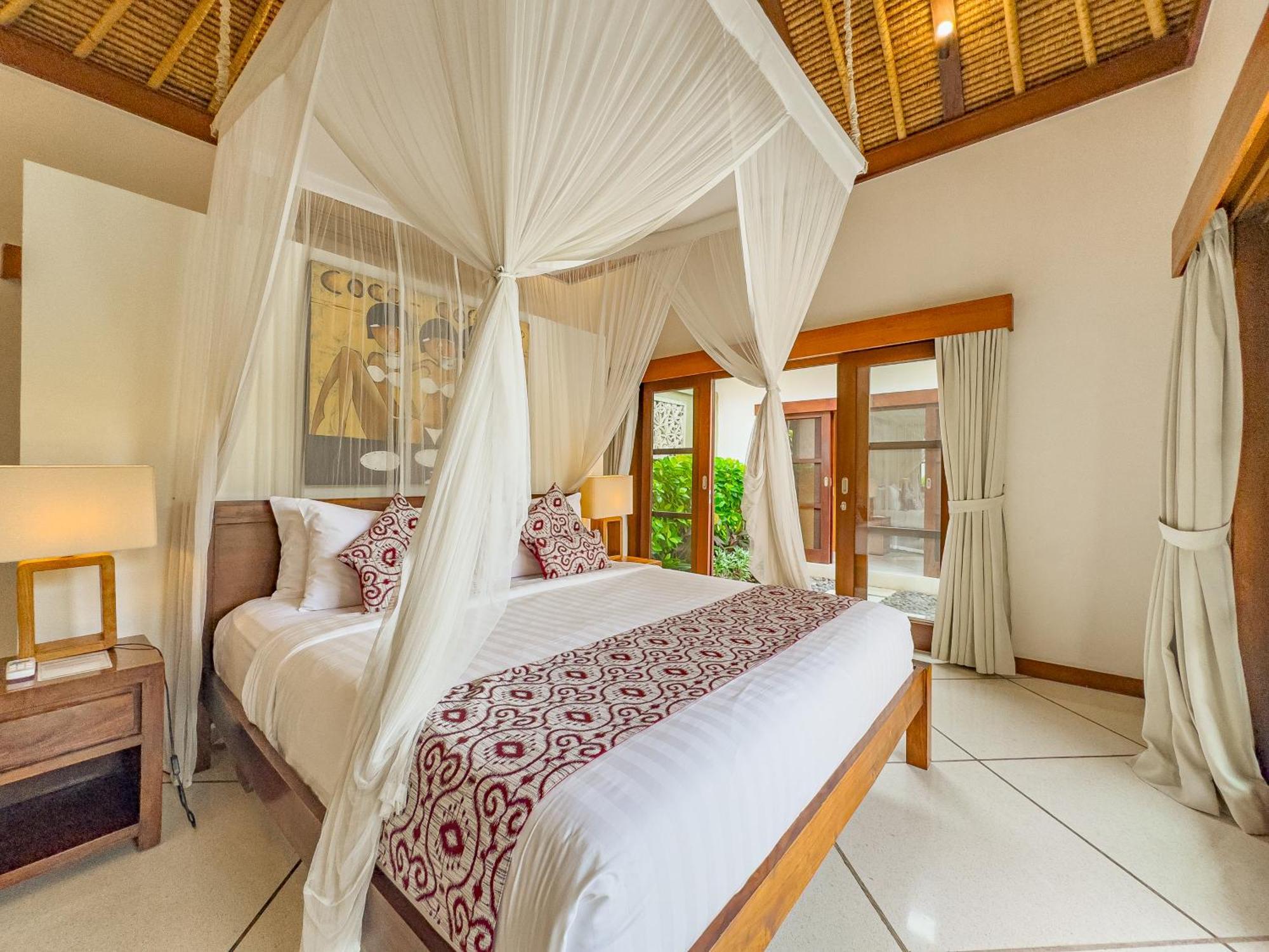 Villa Bugis Drupadi Seminyak Номер фото