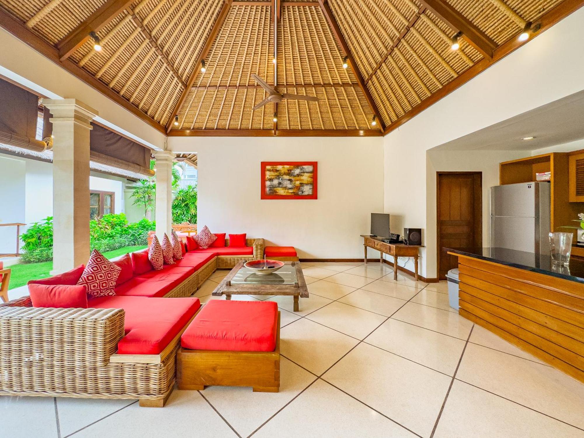 Villa Bugis Drupadi Seminyak Номер фото