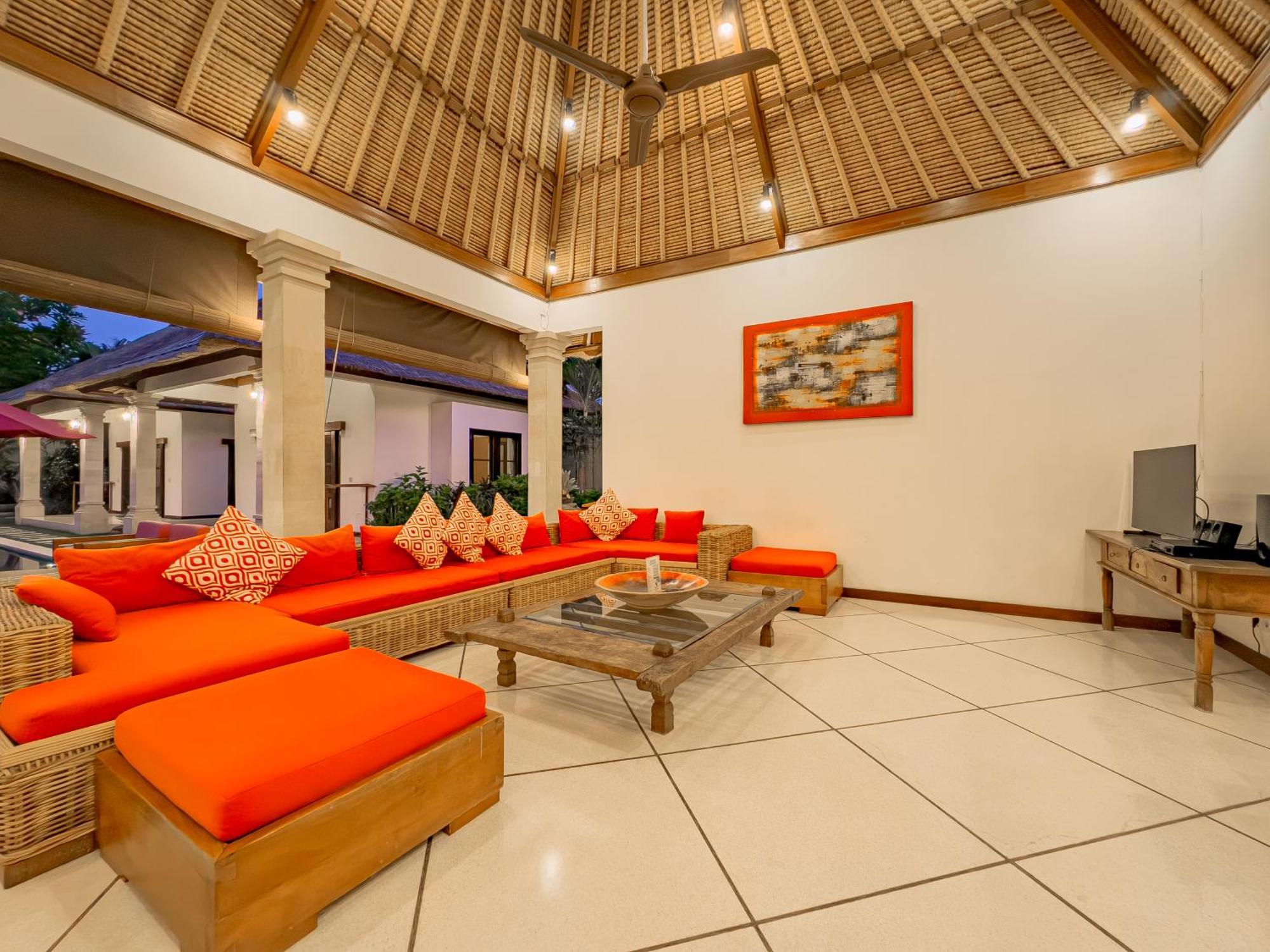 Villa Bugis Drupadi Seminyak Номер фото