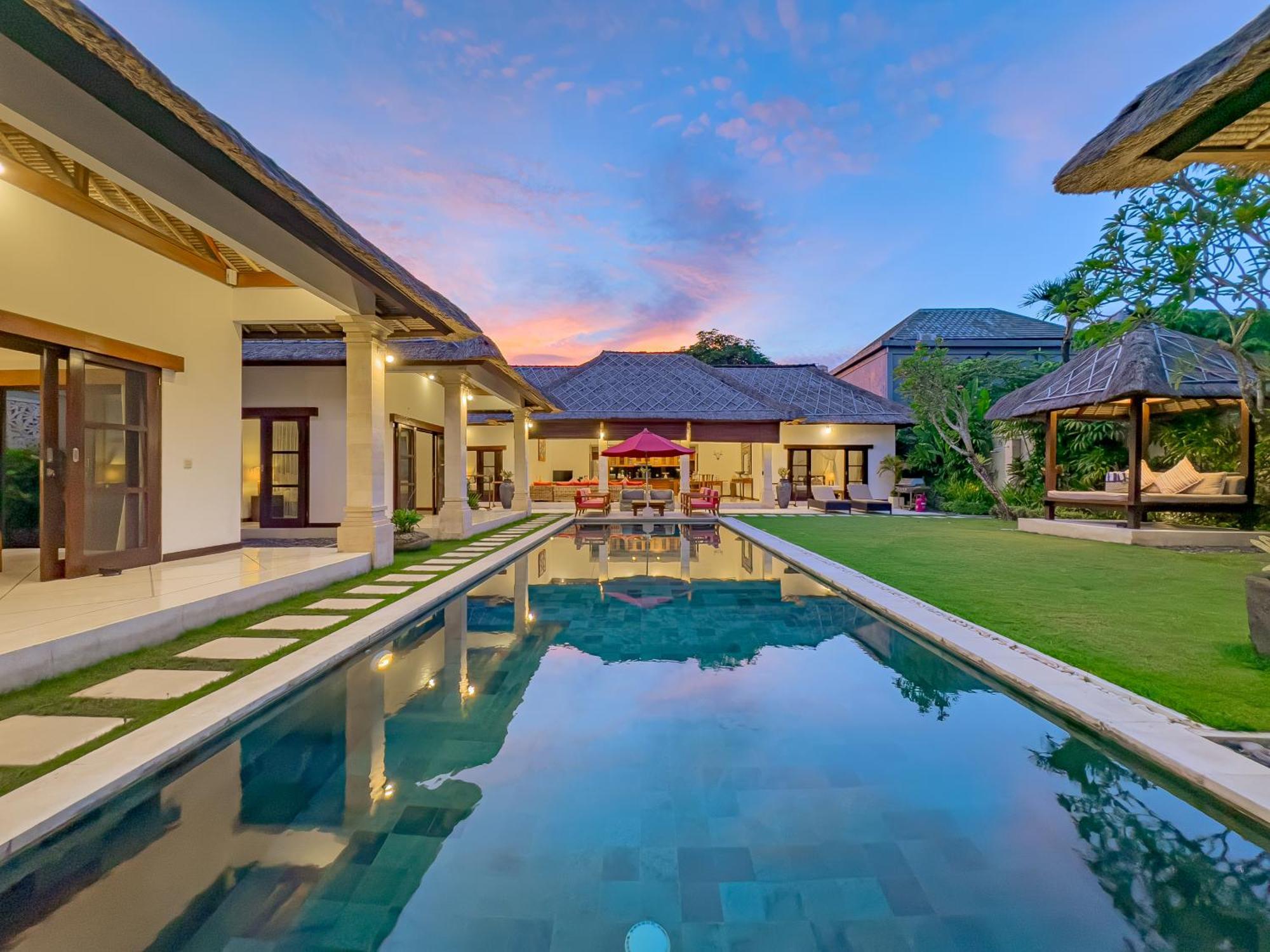 Villa Bugis Drupadi Seminyak Номер фото