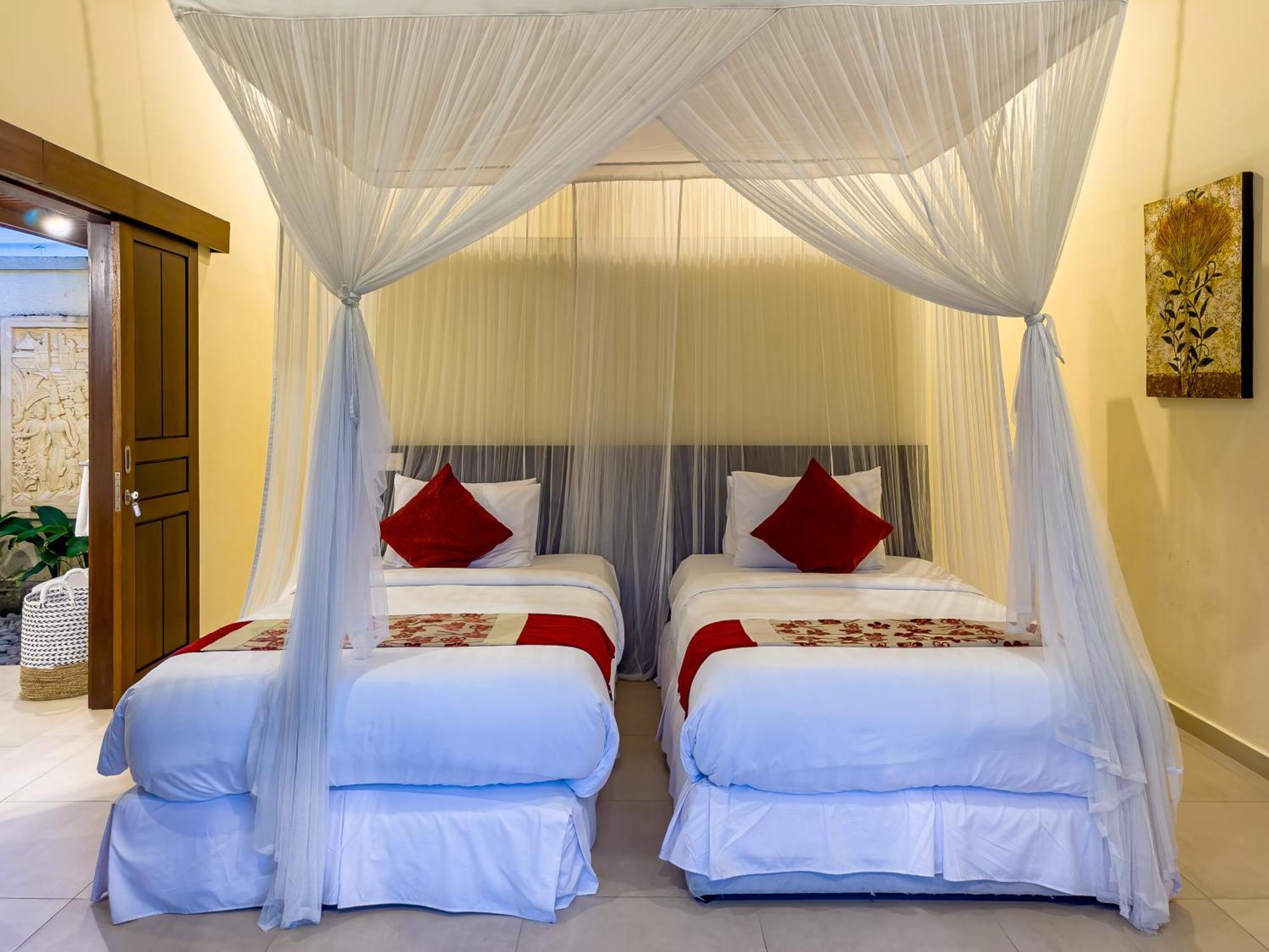 Villa Bugis Drupadi Seminyak Номер фото