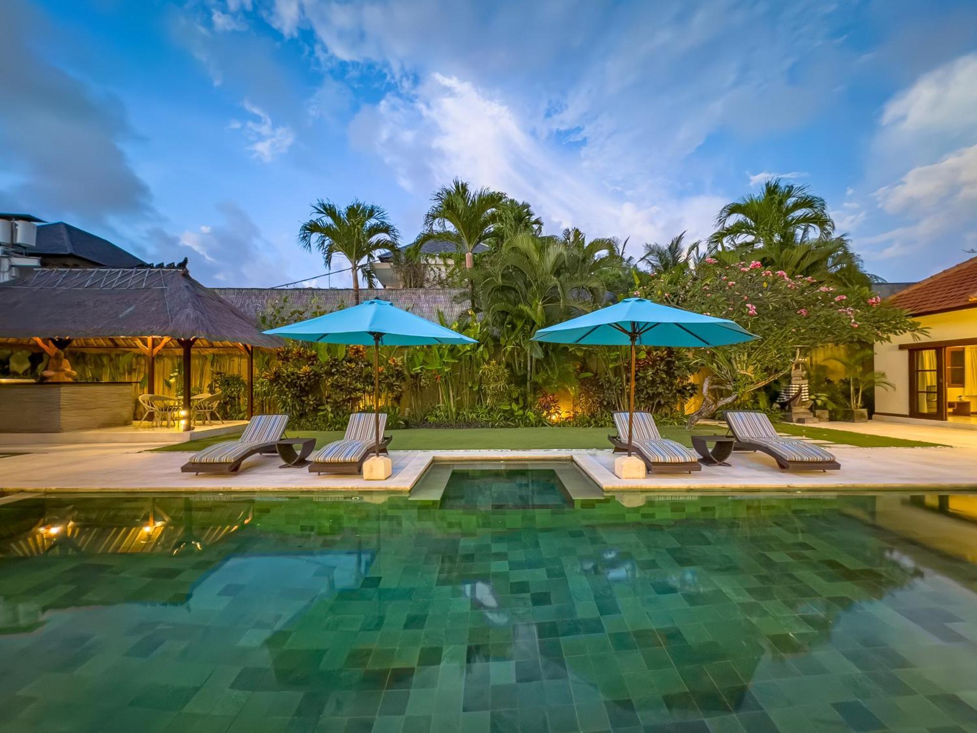 Villa Bugis Drupadi Seminyak Номер фото