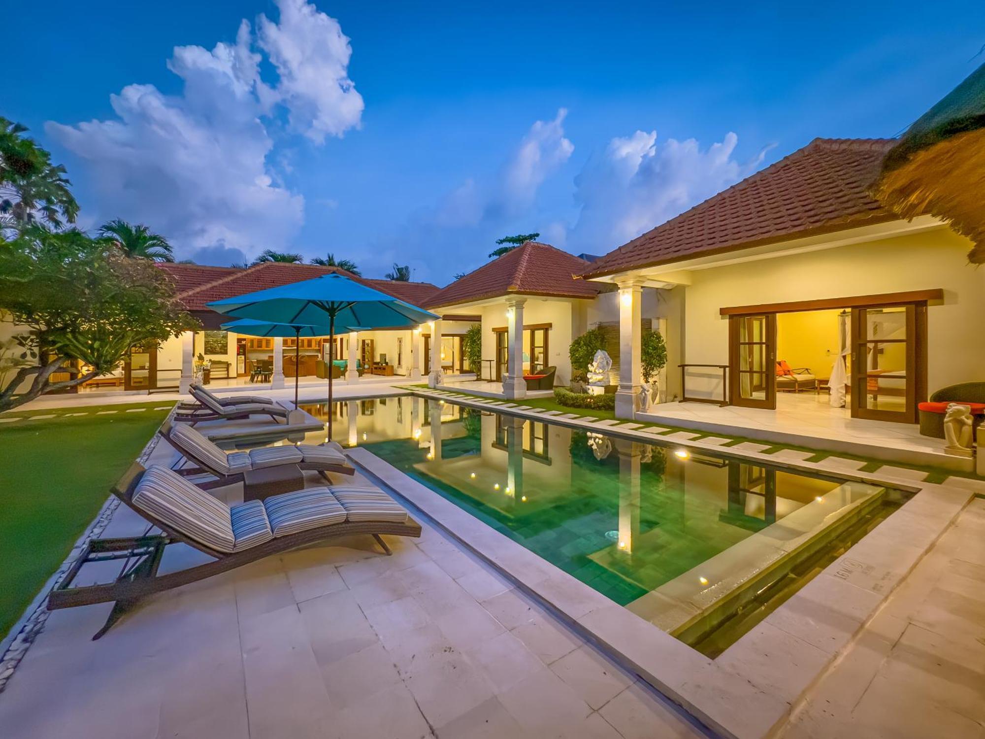 Villa Bugis Drupadi Seminyak Номер фото