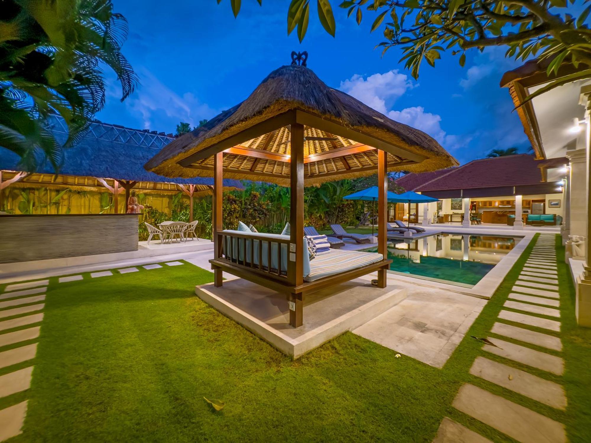 Villa Bugis Drupadi Seminyak Номер фото