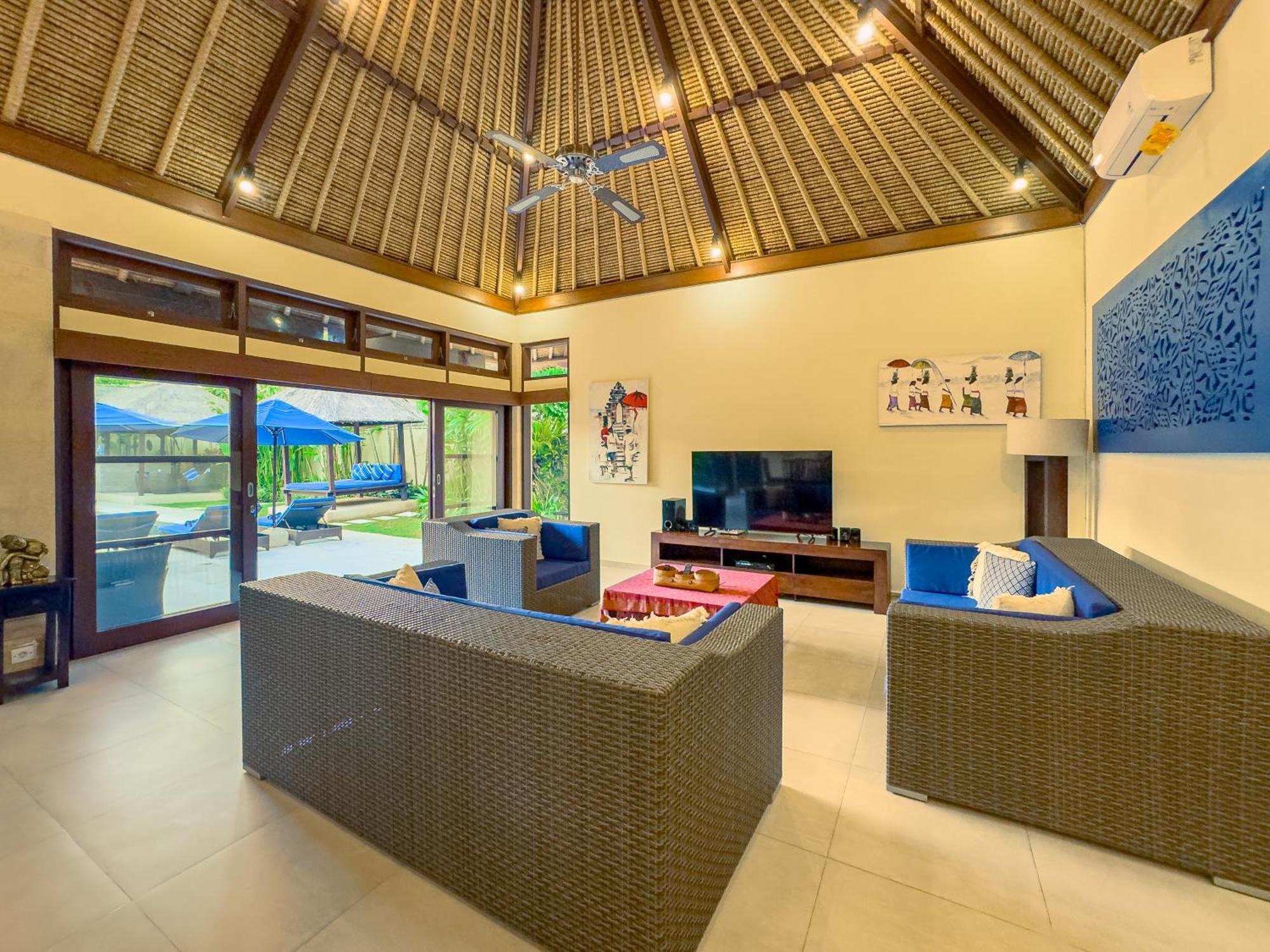 Villa Bugis Drupadi Seminyak Номер фото