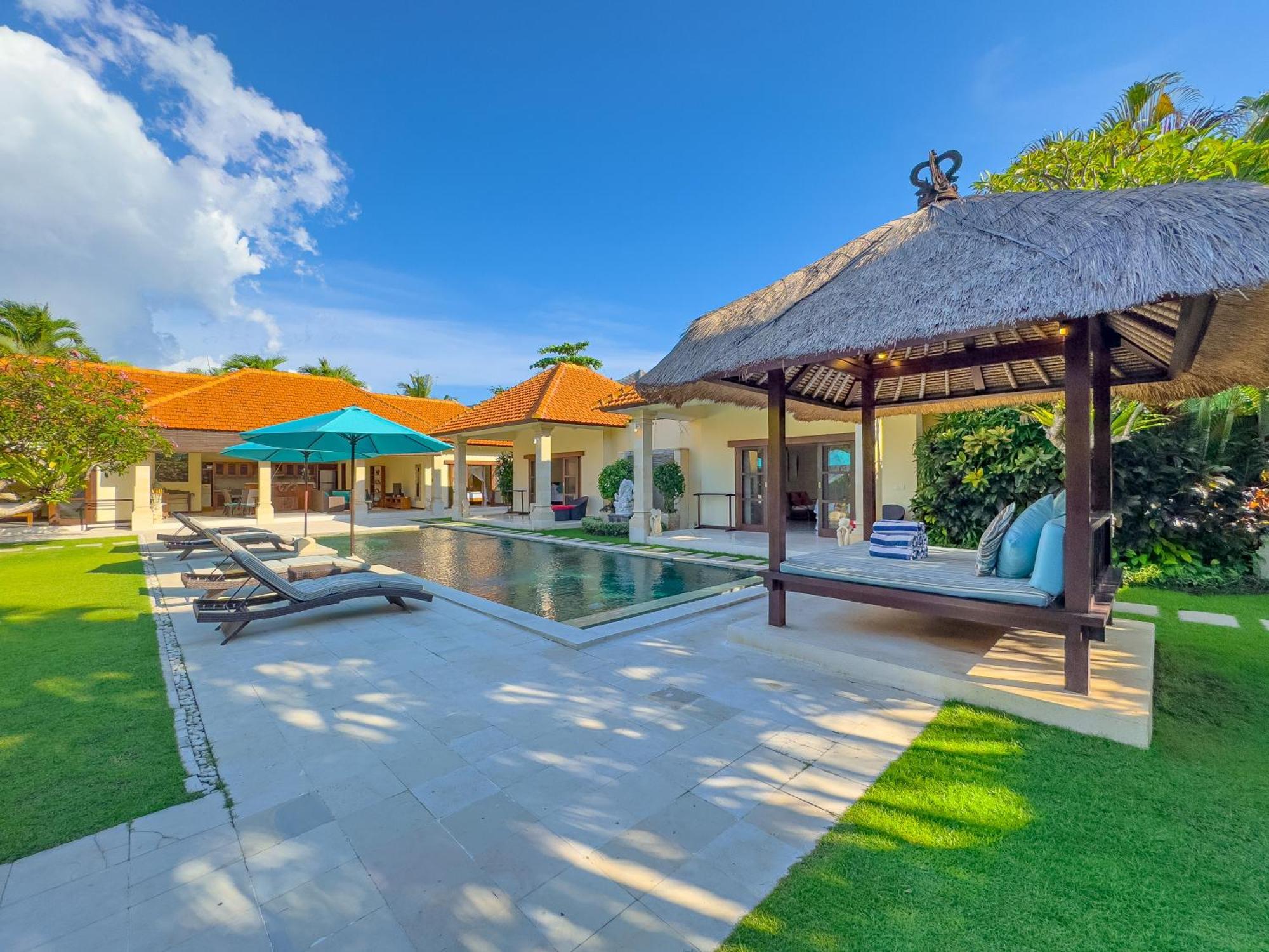 Villa Bugis Drupadi Seminyak Номер фото