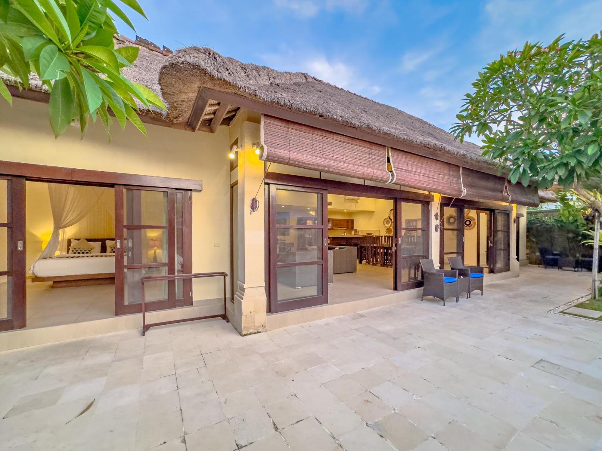 Villa Bugis Drupadi Seminyak Номер фото