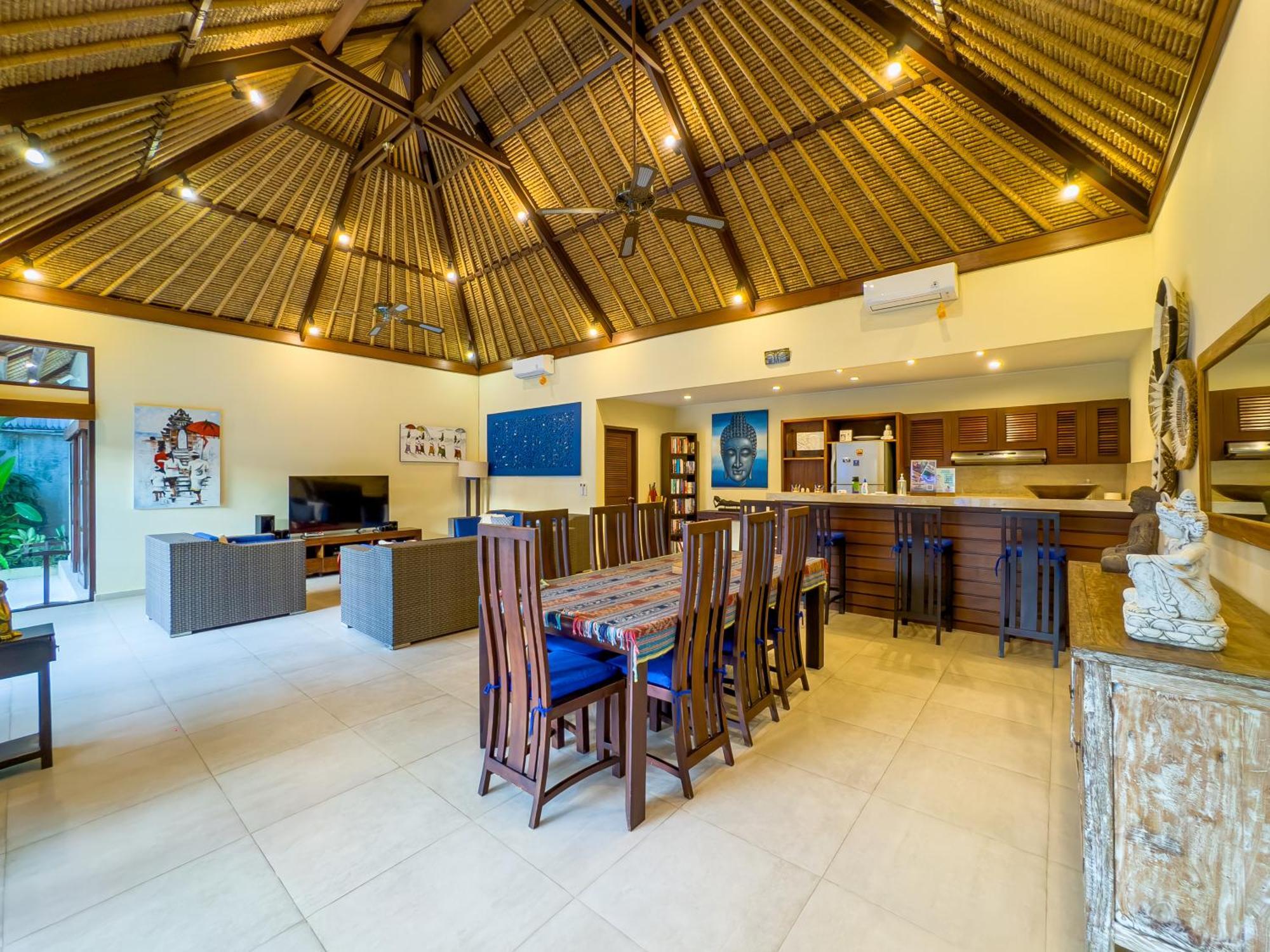 Villa Bugis Drupadi Seminyak Номер фото