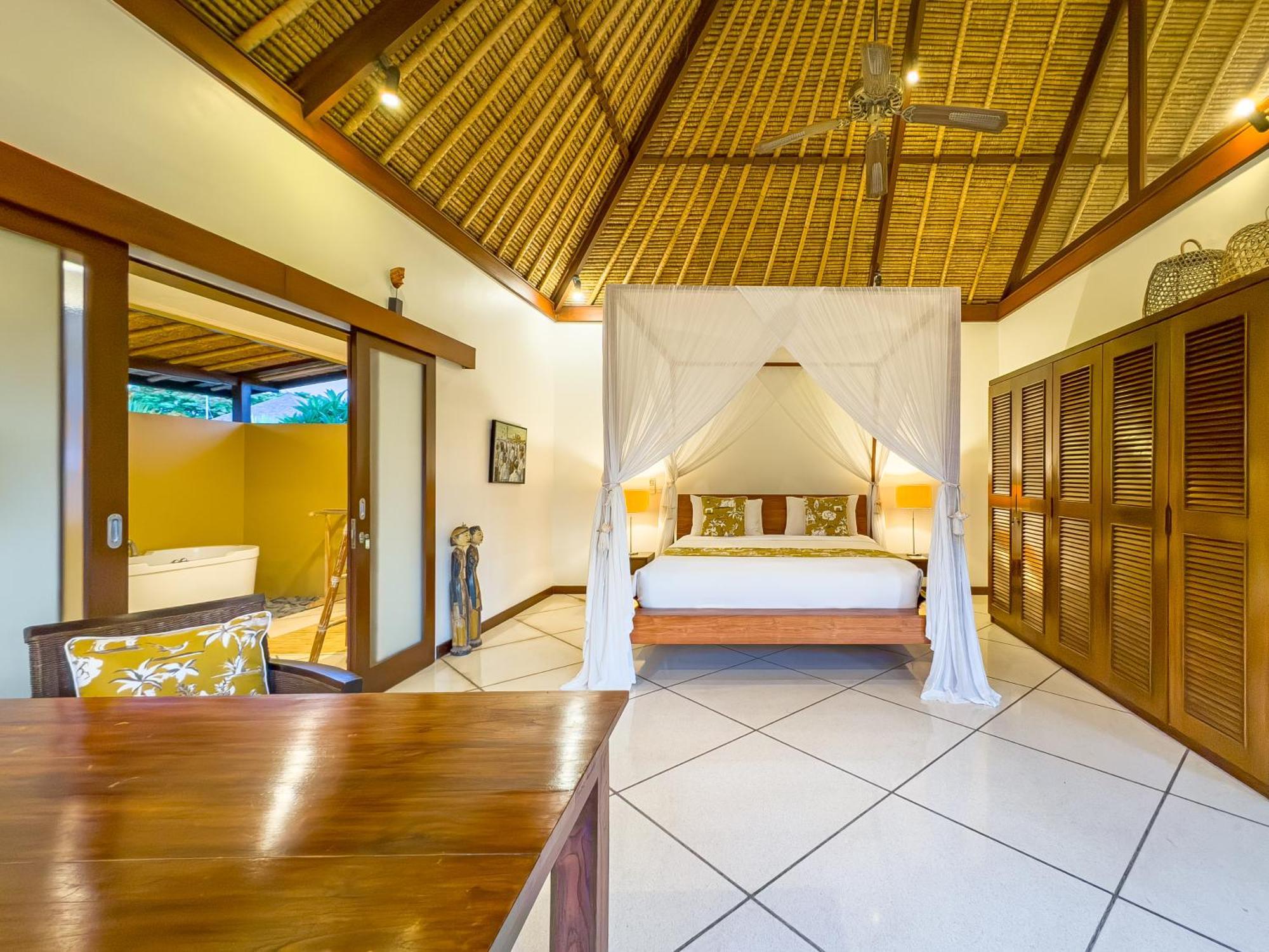 Villa Bugis Drupadi Seminyak Номер фото